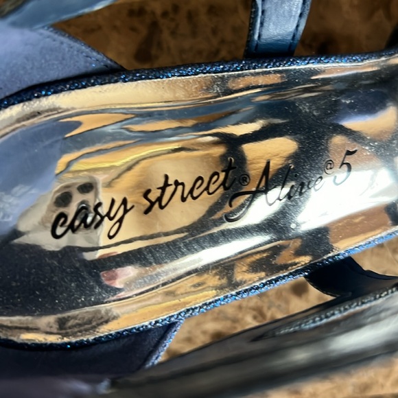 Easy Street alive five metallic blue pump - Picture 4 of 6